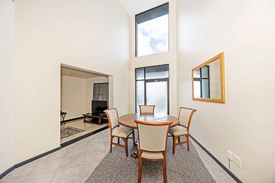 8 Bedroom Property for Sale in Plattekloof Western Cape